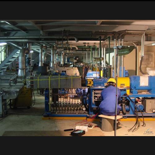 盐城工厂设备维修现场